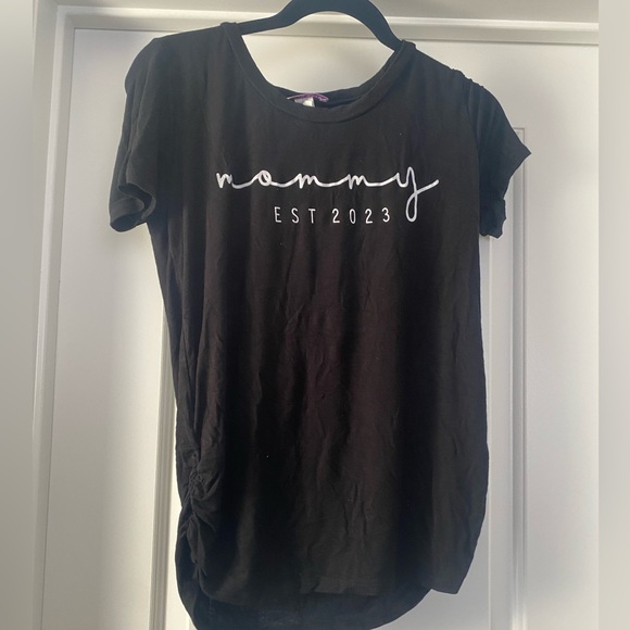 MOMMY EST. 2023 T-SHIRT - Picture 1 of 6